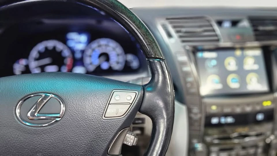 2007 Lexus LS 4th Gen - Image 14 of 20