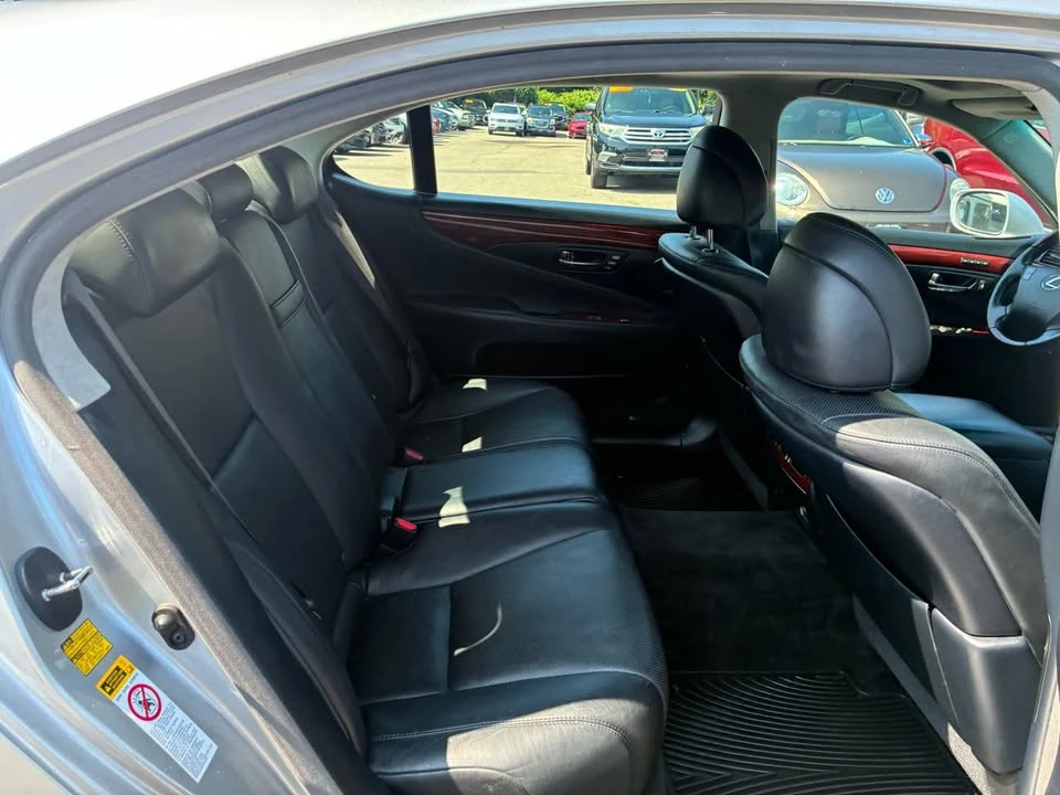 2007 Lexus LS 4th Gen - Image 9 of 10