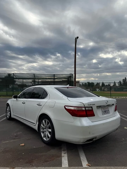 2007 Lexus LS 4th Gen - Image 4 of 7