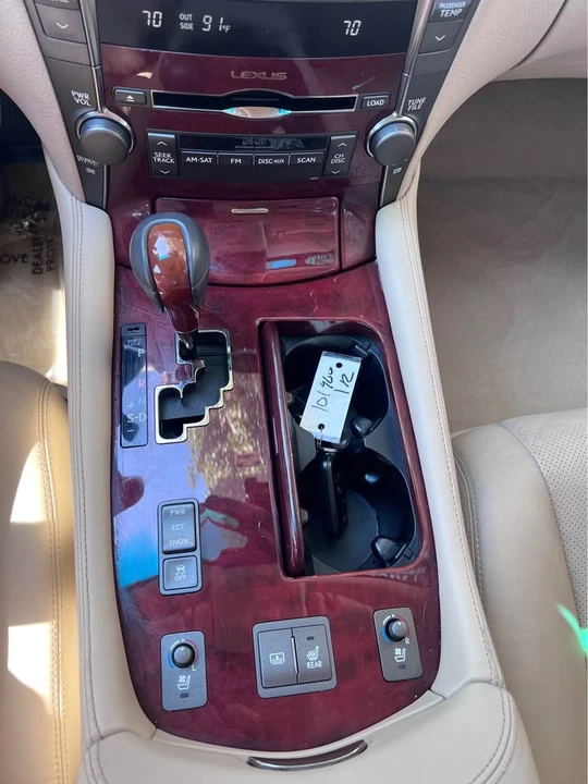 2007 Lexus LS 4th Gen - Image 9 of 12