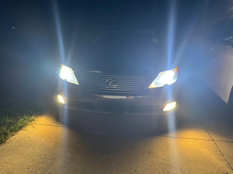 2007 Lexus LS 4th Gen - Image 15 of 18