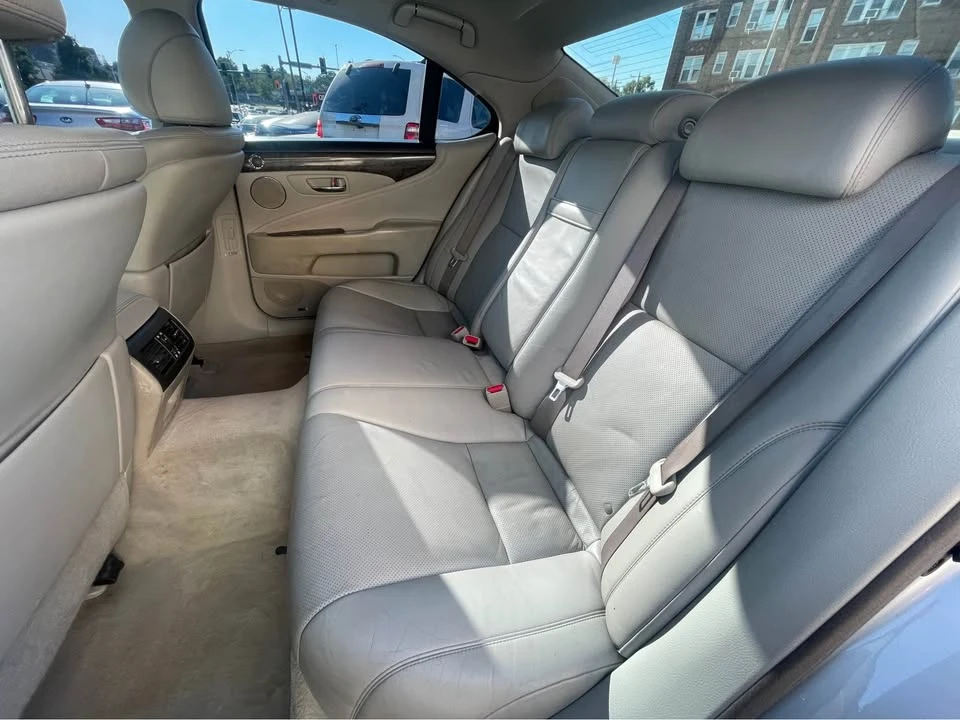2007 Lexus LS 4th Gen - Image 14 of 19
