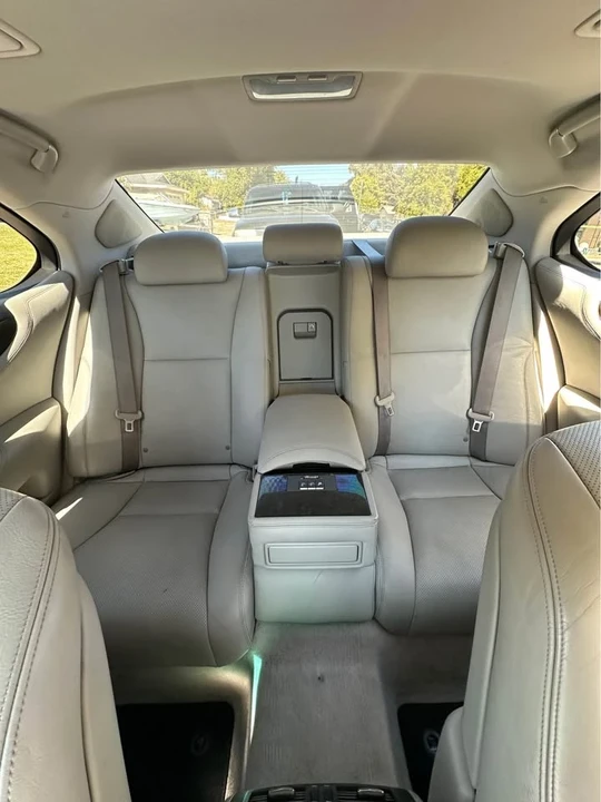 2007 Lexus LS 4th Gen - Image 10 of 13