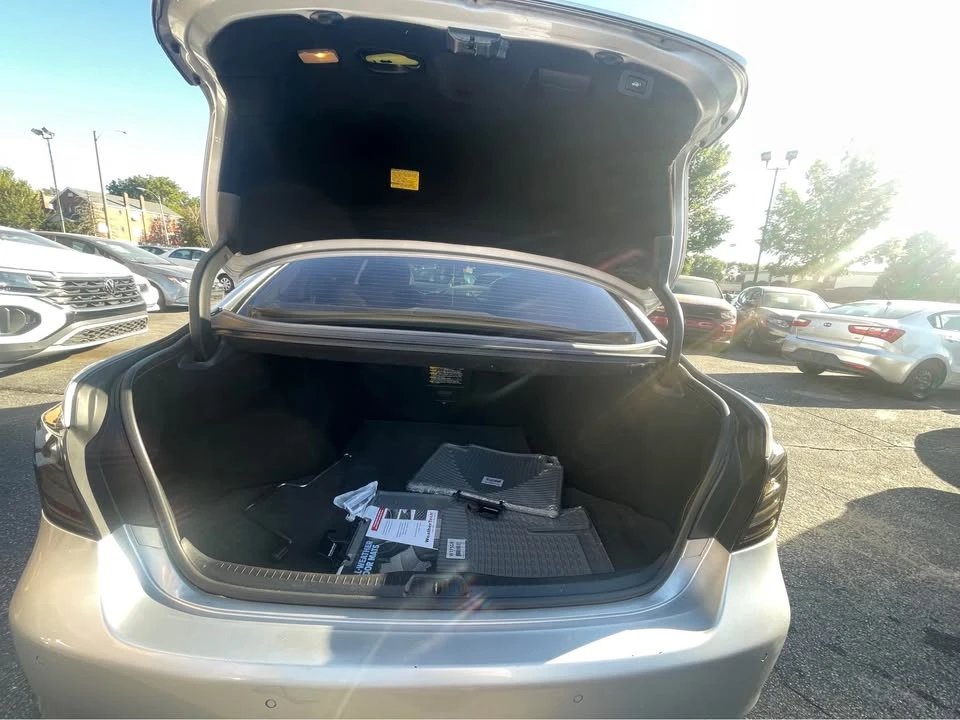 2007 Lexus LS 4th Gen - Image 17 of 19
