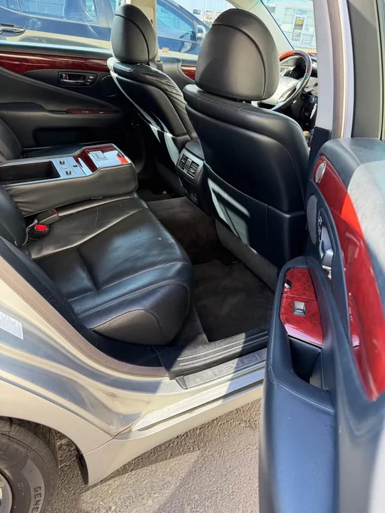 2007 Lexus LS 4th Gen - Image 16 of 20