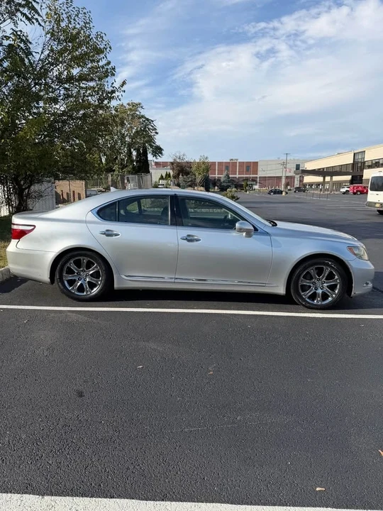 2007 Lexus LS 4th Gen - Image 3 of 20