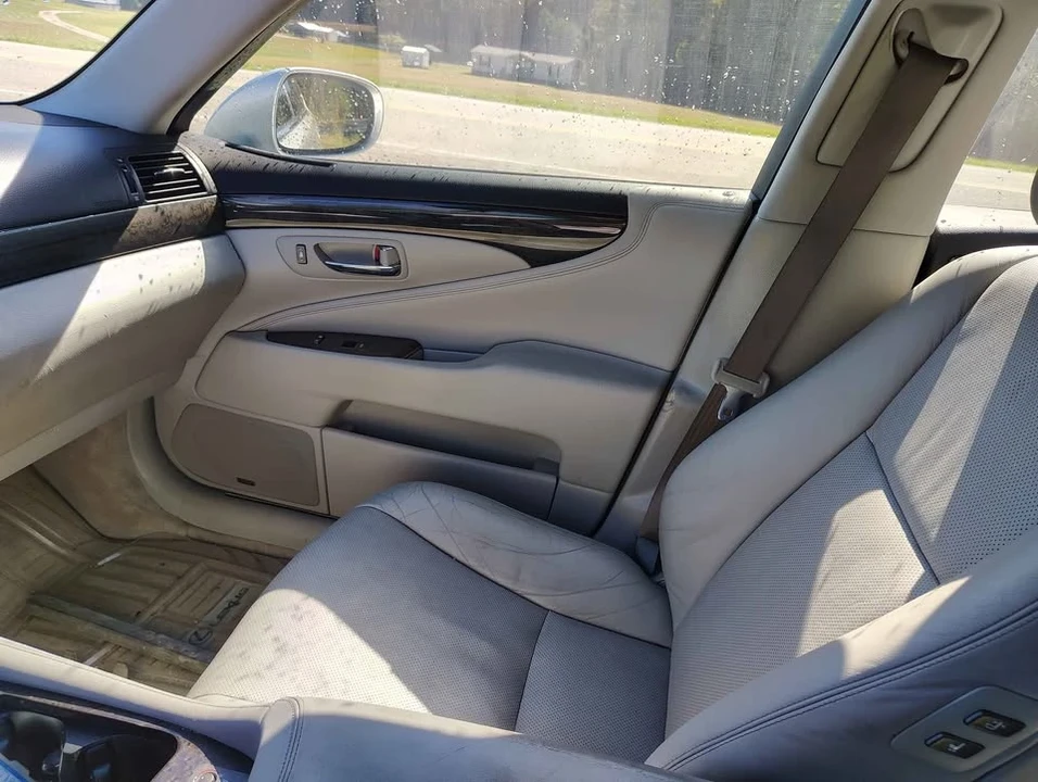 2007 Lexus LS 4th Gen - Image 9 of 11