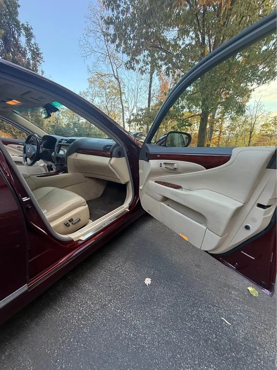 2007 Lexus LS 4th Gen - Image 17 of 19