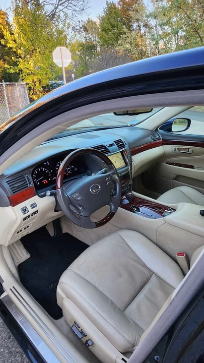 2007 Lexus LS 4th Gen - Image 9 of 16