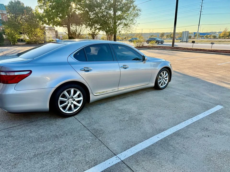 2007 Lexus LS 4th Gen - Image 9 of 17