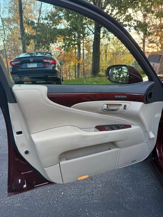 2007 Lexus LS 4th Gen - Image 11 of 19
