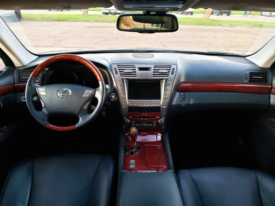 2007 Lexus LS 4th Gen - Image 5 of 8