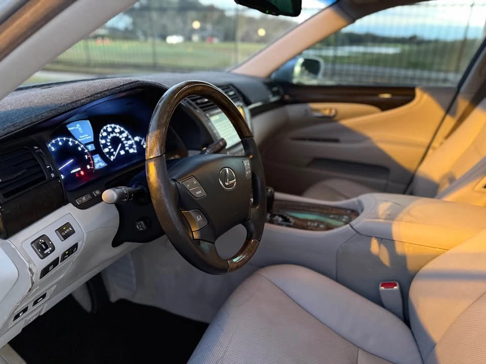 2007 Lexus LS 4th Gen - Image 10 of 17