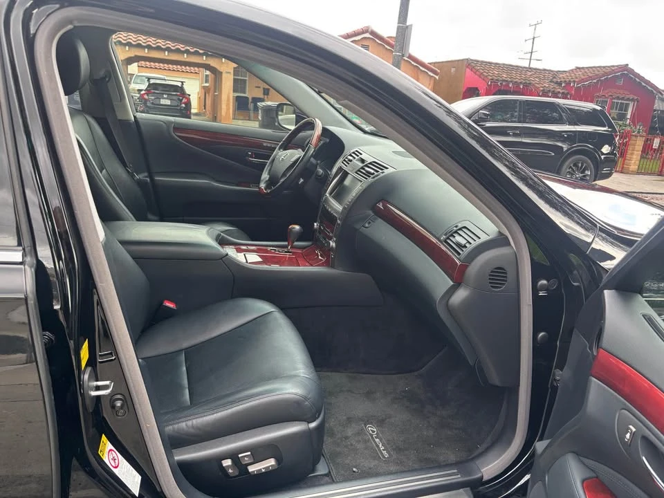 2007 Lexus LS 4th Gen - Image 9 of 12