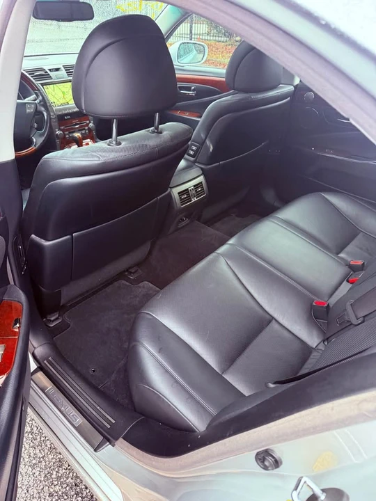 2007 Lexus LS 4th Gen - Image 9 of 17