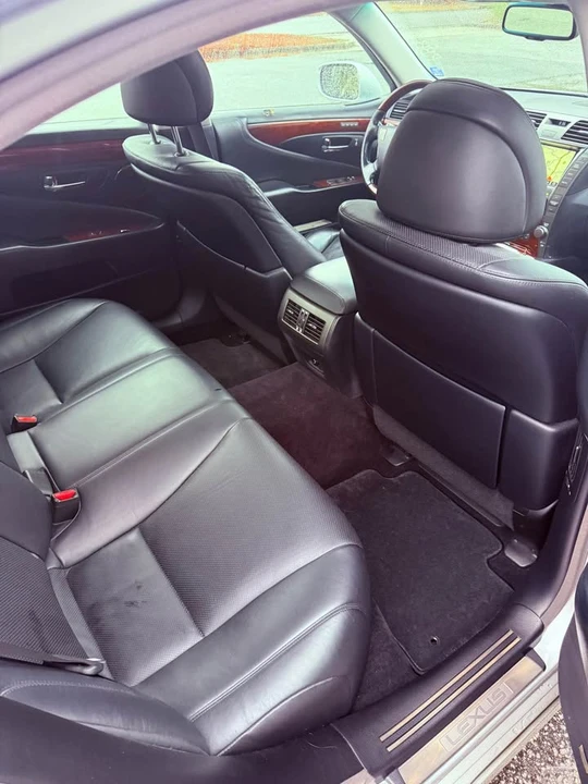 2007 Lexus LS 4th Gen - Image 10 of 17