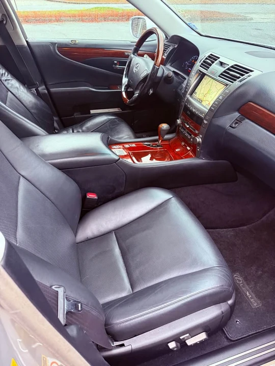 2007 Lexus LS 4th Gen - Image 14 of 17