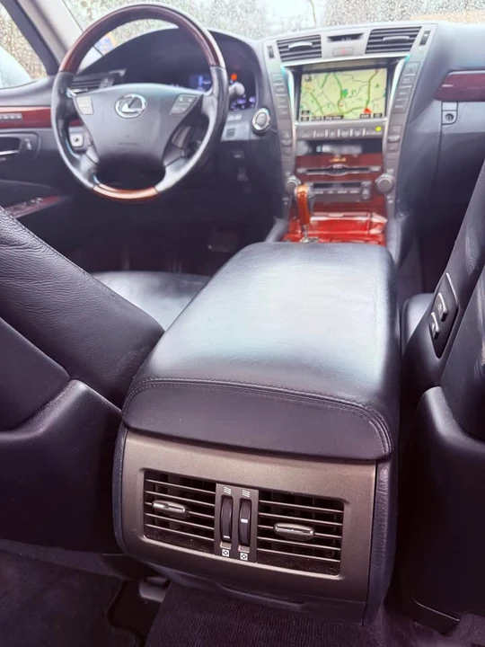2007 Lexus LS 4th Gen - Image 11 of 17