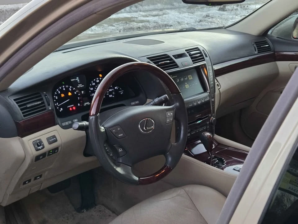 2007 Lexus LS 4th Gen - Image 9 of 17