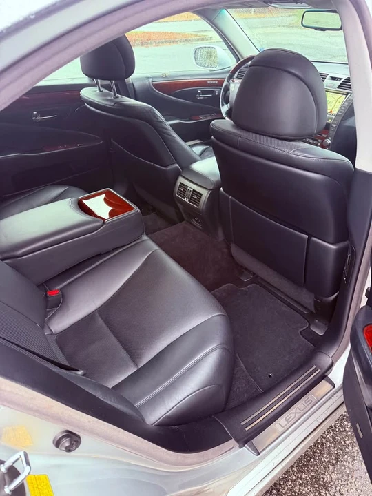 2007 Lexus LS 4th Gen - Image 12 of 17