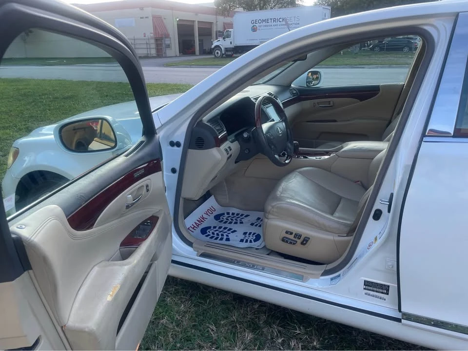 2007 Lexus LS 4th Gen - Image 9 of 20