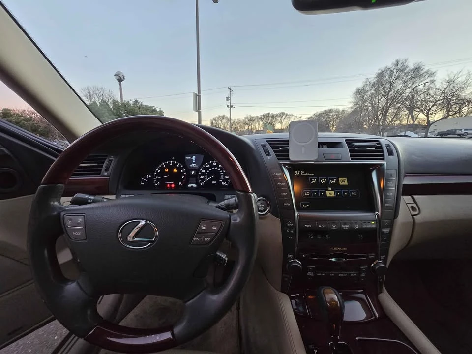 2007 Lexus LS 4th Gen - Image 14 of 17