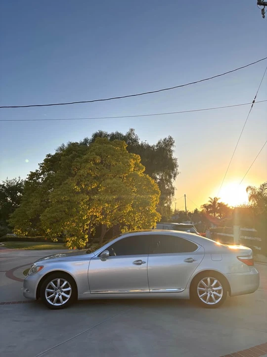 2007 Lexus LS 4th Gen - Image 2 of 3