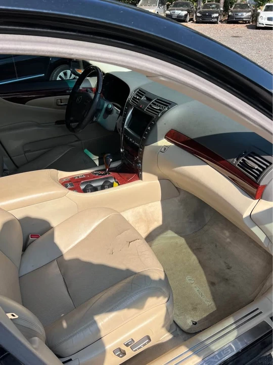 2007 Lexus LS 4th Gen - Image 9 of 15
