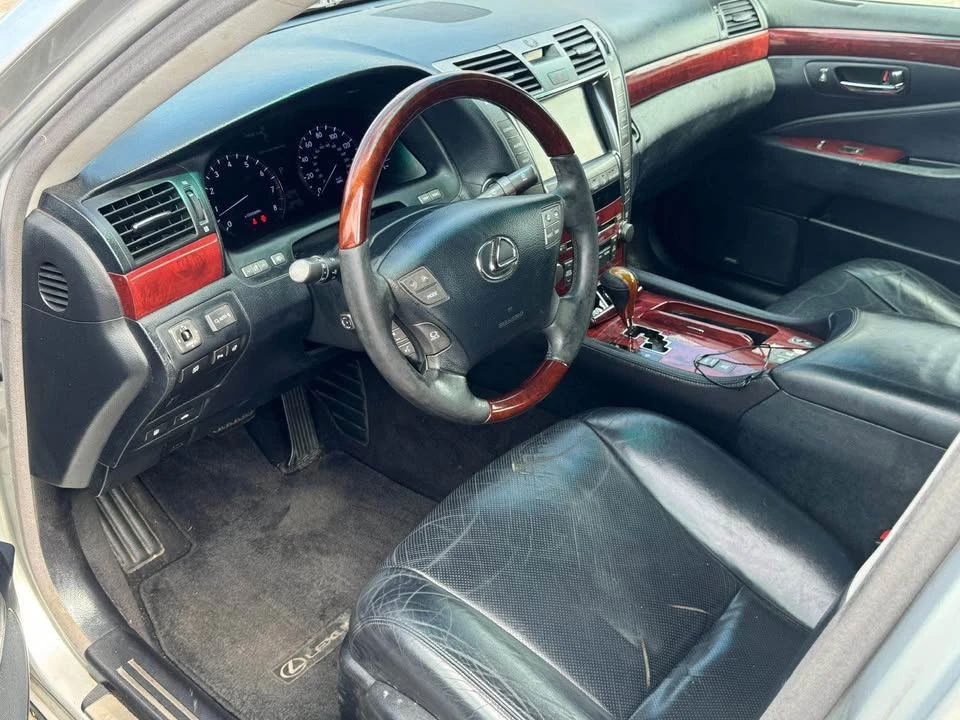 2007 Lexus LS 4th Gen - Image 9 of 20