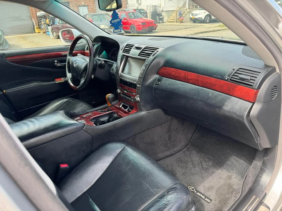 2007 Lexus LS 4th Gen - Image 16 of 20