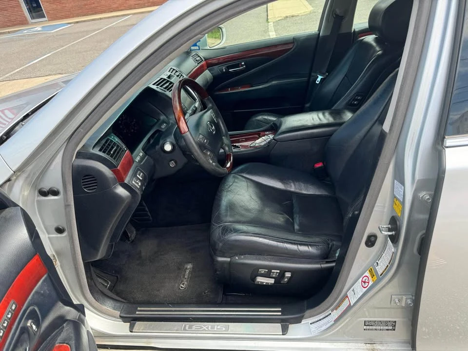2007 Lexus LS 4th Gen - Image 19 of 20