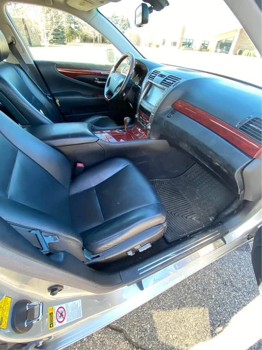 2007 Lexus LS 4th Gen - Image 9 of 11