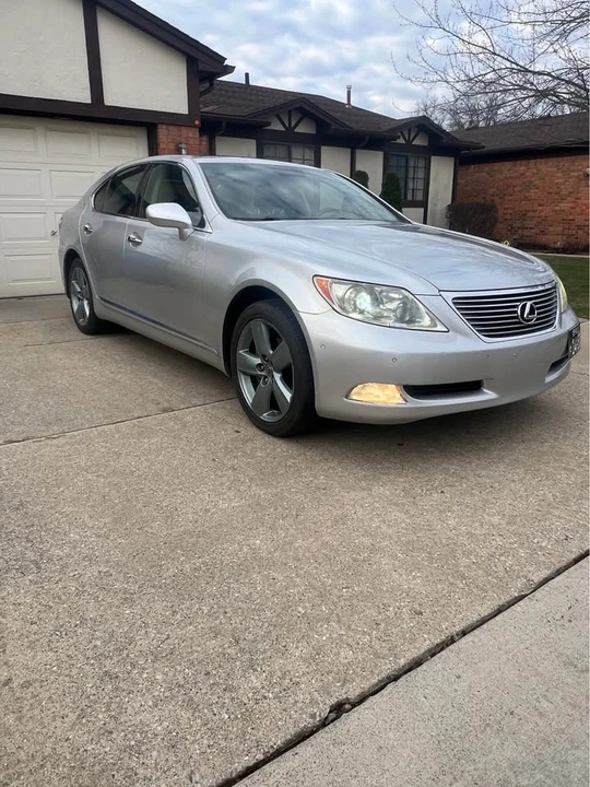 2007 Lexus LS 4th Gen - Image 2 of 18