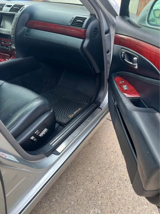 2007 Lexus LS 4th Gen - Image 11 of 18