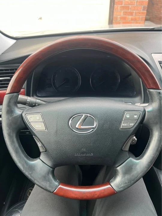 2007 Lexus LS 4th Gen - Image 14 of 18