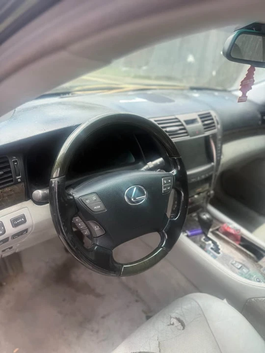 2007 Lexus LS 4th Gen - Image 5 of 7