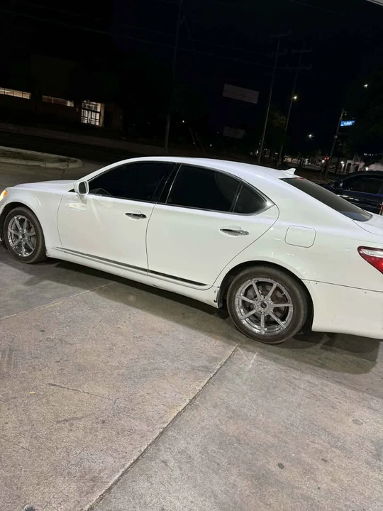2007 Lexus LS 4th Gen - Image 6 of 7