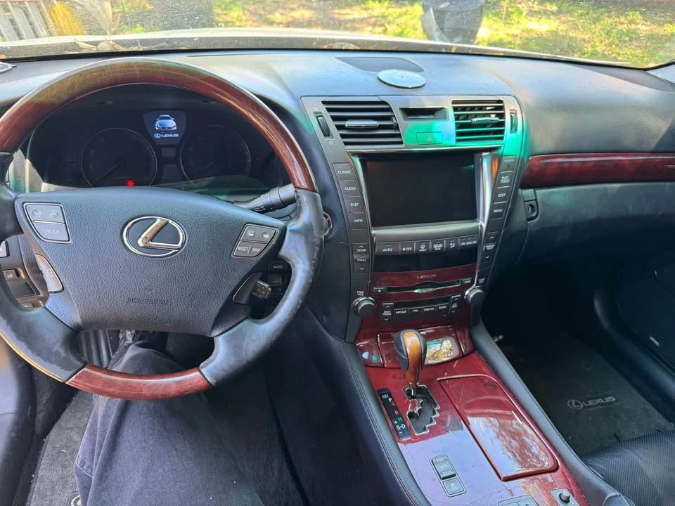 2007 Lexus LS 4th Gen - Image 10 of 11