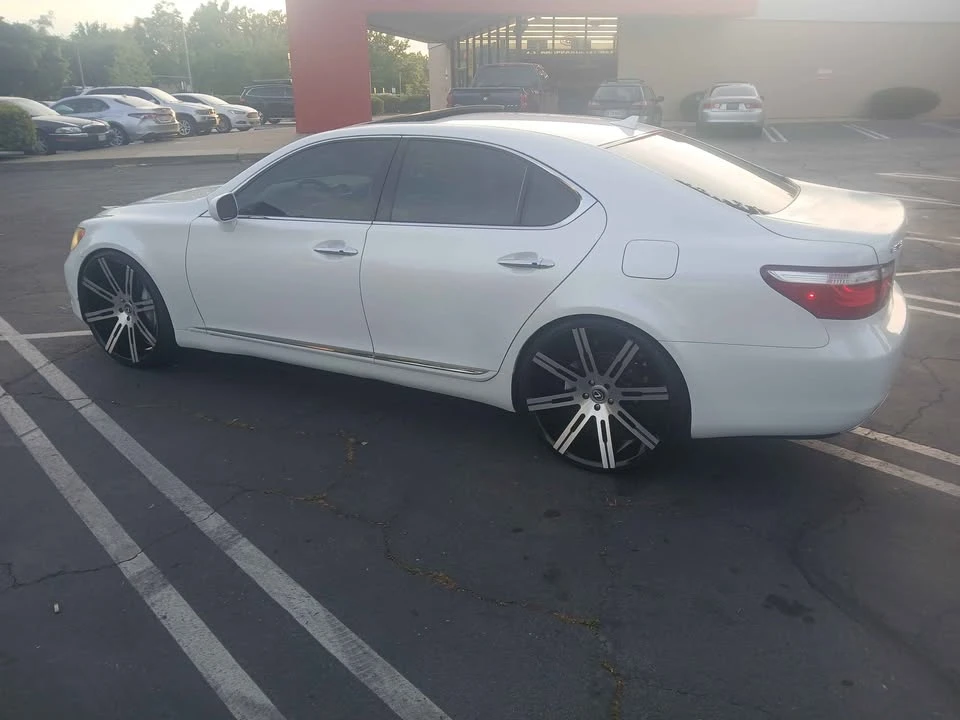 2007 Lexus LS 4th Gen - Image 3 of 3
