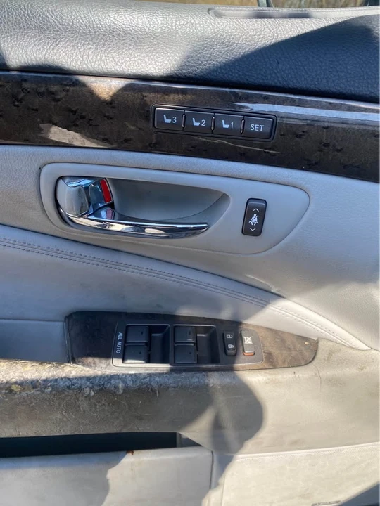 2007 Lexus LS 4th Gen - Image 9 of 14