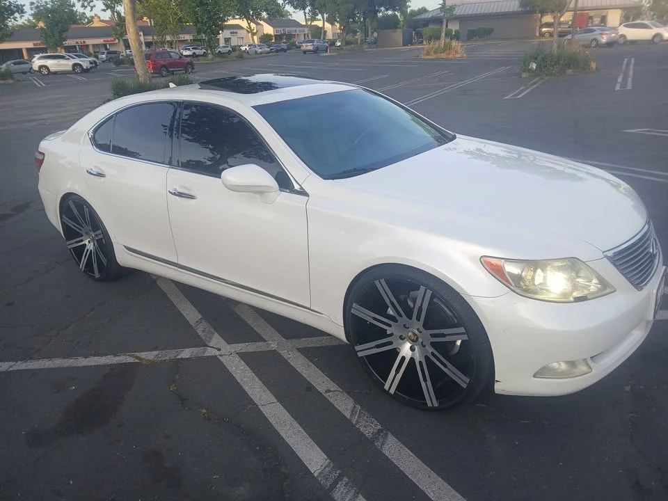 2007 Lexus LS 4th Gen - Image 2 of 3