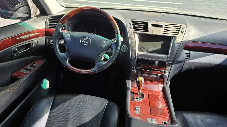 2007 Lexus LS 4th Gen - Image 5 of 13