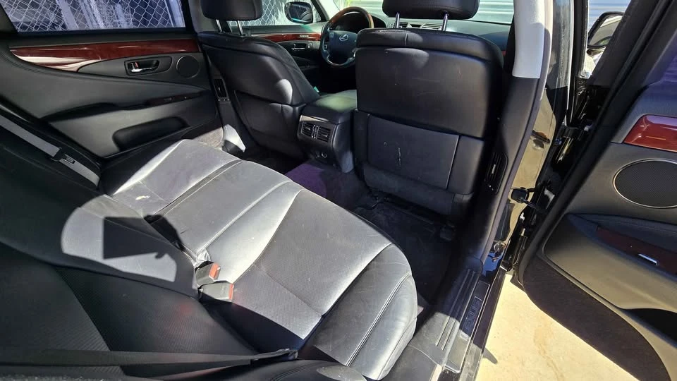 2007 Lexus LS 4th Gen - Image 11 of 13