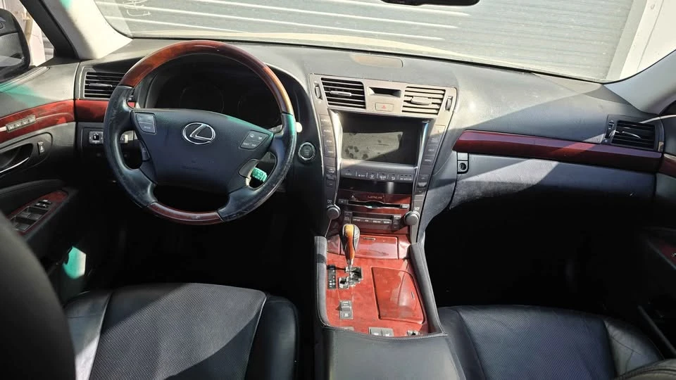 2007 Lexus LS 4th Gen - Image 6 of 13