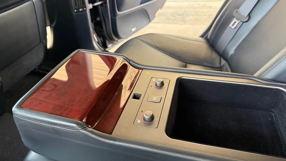 2007 Lexus LS 4th Gen - Image 11 of 16