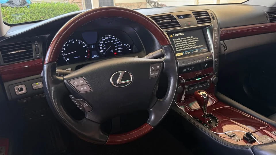 2007 Lexus LS 4th Gen - Image 14 of 16