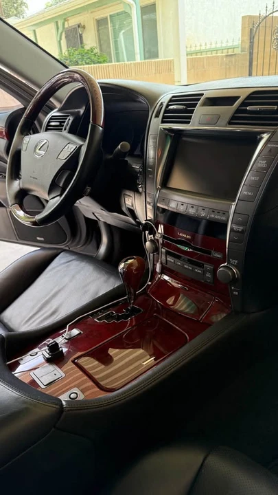 2007 Lexus LS 4th Gen - Image 13 of 16