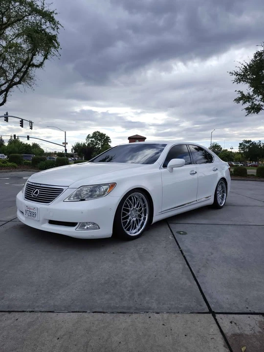2007 Lexus LS 4th Gen - Image 3 of 8