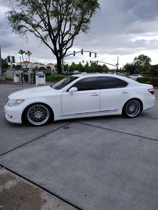 2007 Lexus LS 4th Gen - Image 4 of 8