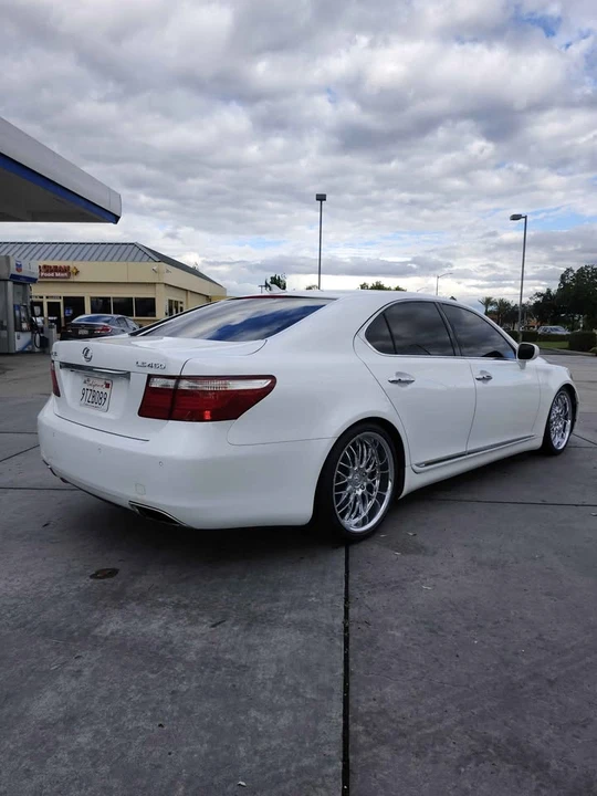 2007 Lexus LS 4th Gen - Image 5 of 8